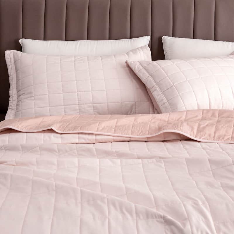 Luxurious Two-Tone Microfiber Quilt Set With Shams