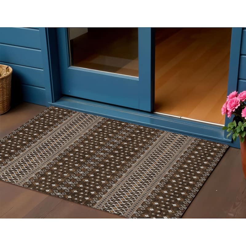 HomeRoots Tribal Transitional Rectangle Outdoor Rug - 3' x 5'