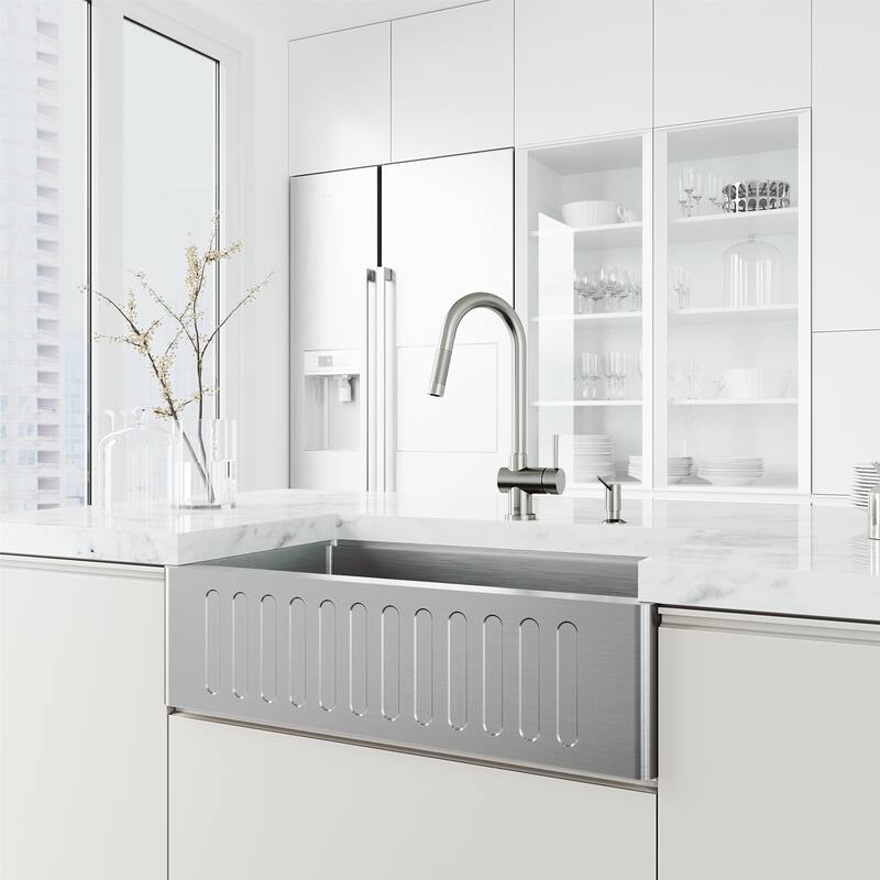 VIGO Gramercy 17" H Single Handle Pull-Down Spout Kitchen Faucet