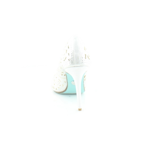 betsey johnson jane pump