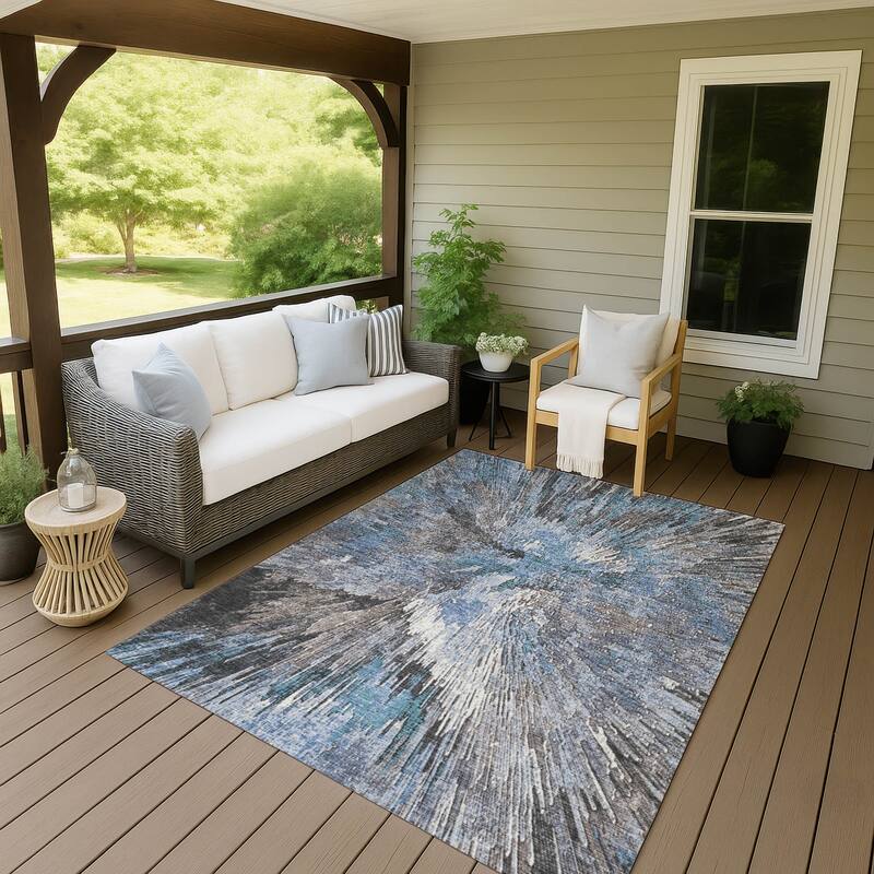 Machine Washable Indoor/ Outdoor Abstract Burst Chantille Rug - Denim - 2'6" x 3'10"
