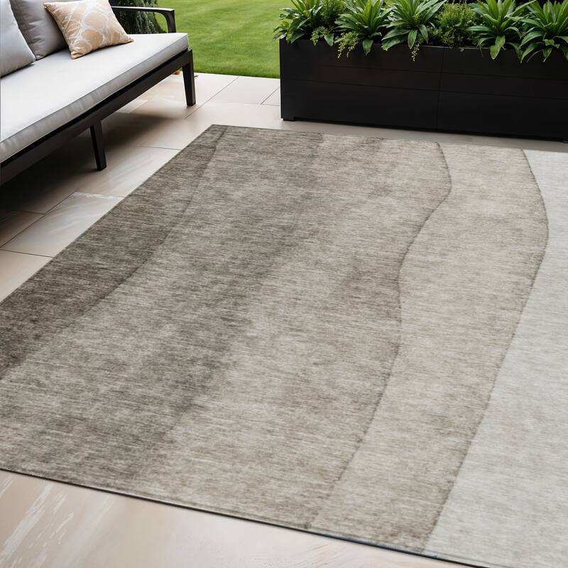 HomeRoots Ombre Transitional Rectangle Outdoor Rug - 5' X 8'