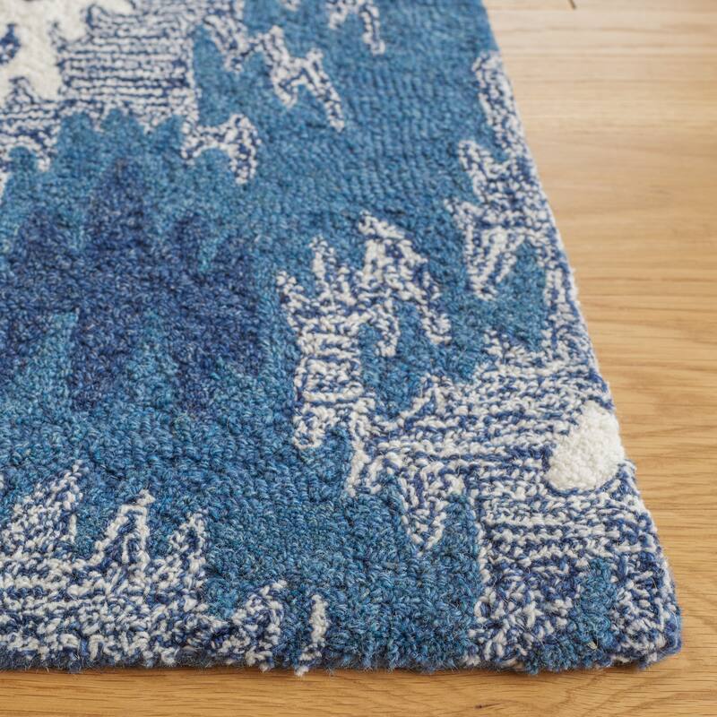 SAFAVIEH Handmade Ikat Engeltje Bohemian Wool Rug