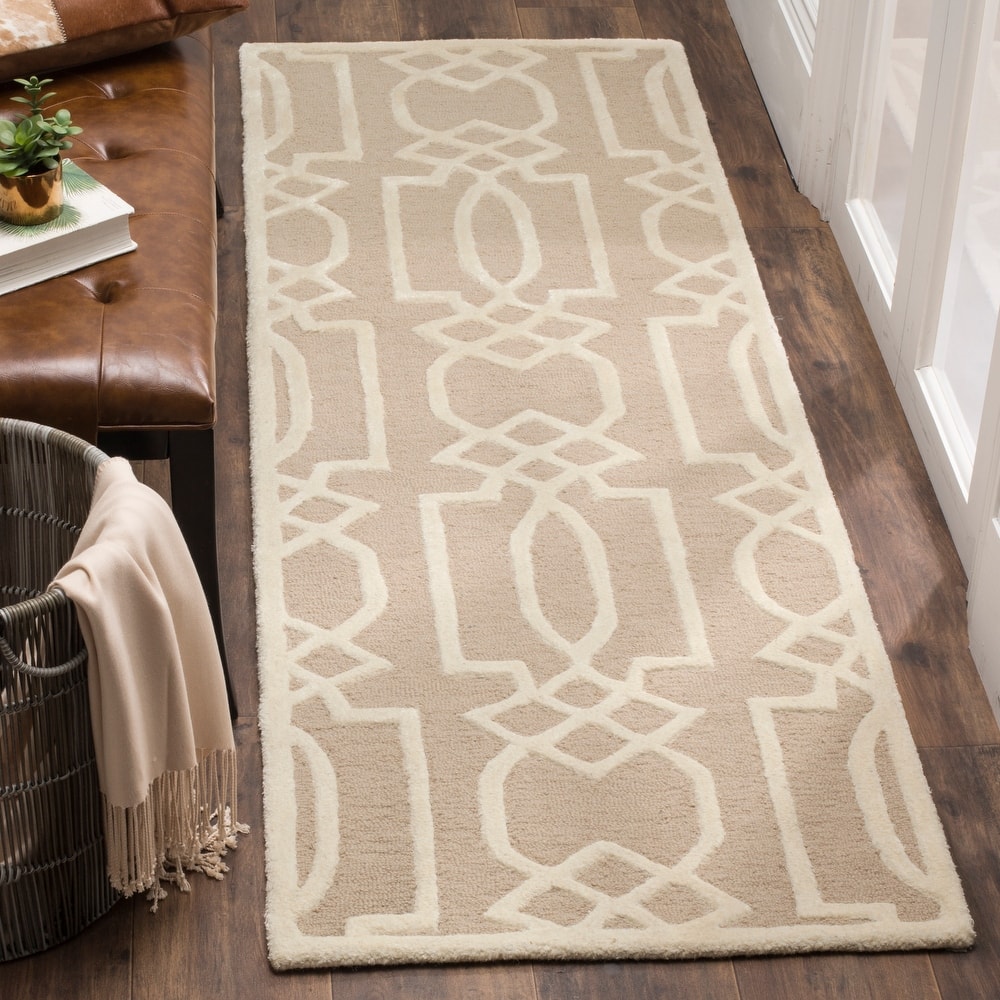 SAFAVIEH Handmade Bella Sakurako Modern Floral Wool Rug
