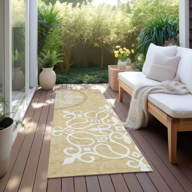 Machine Washable Indoor/ Outdoor Chantille Bold Medallion Rug - Gold - 2'3" x 7'6"