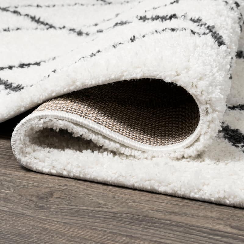 JONATHAN Y Pere Moroccan Style Diamond Shag Area Rug