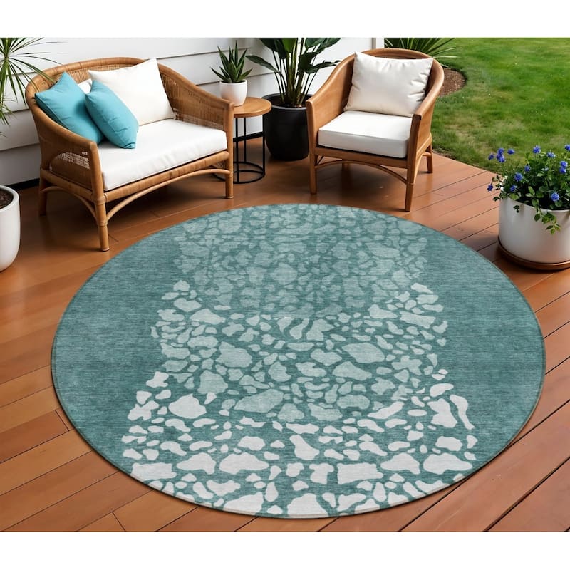 HomeRoots Abstract Transitional Rectangle Outdoor Rug - 8' Round