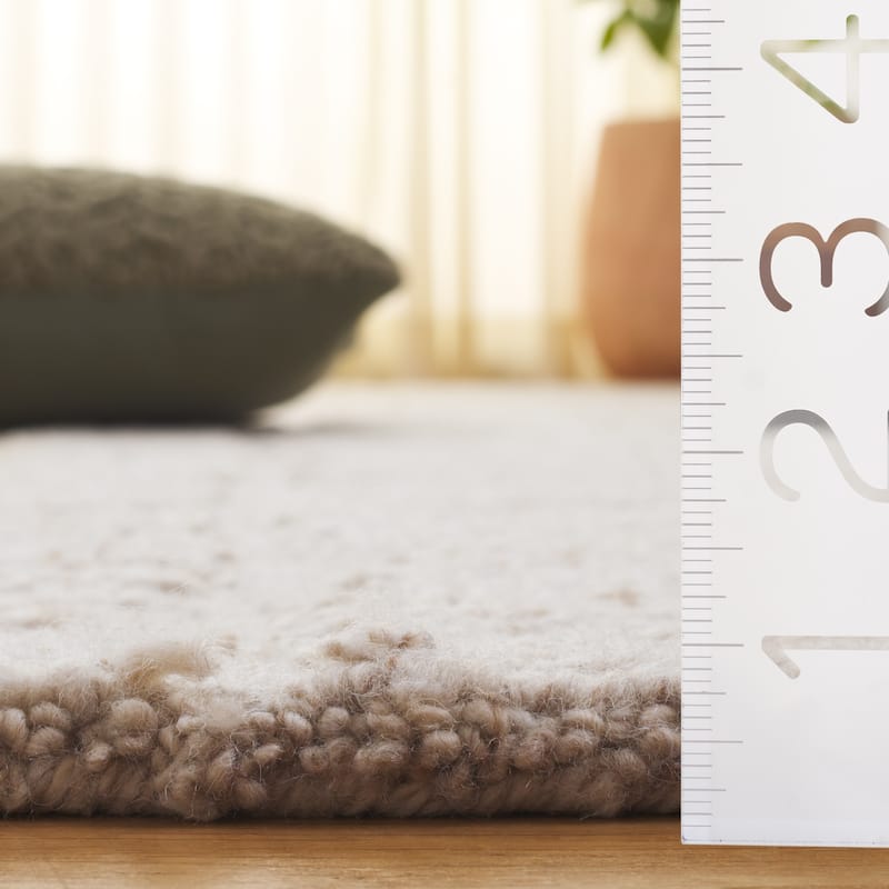 SAFAVIEH Handmade Harvest Gwennie Wool Rug