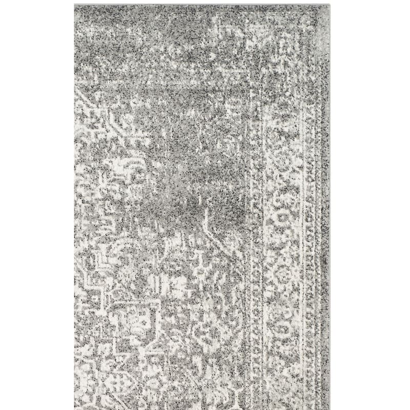 SAFAVIEH Evoke Pety Vintage Distressed Rug