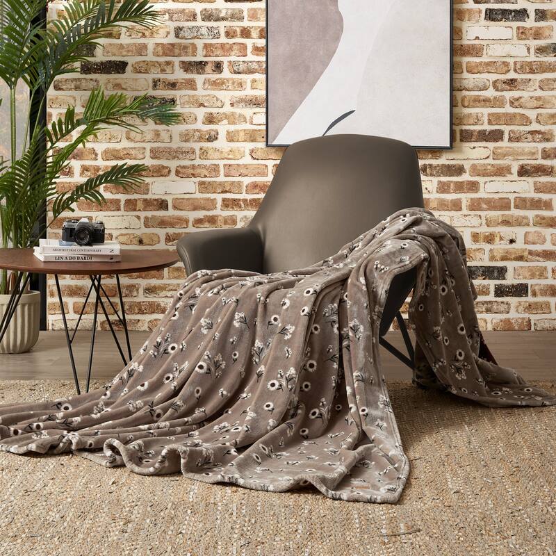 Lucky Brand Daisy Plush Throw Blanket