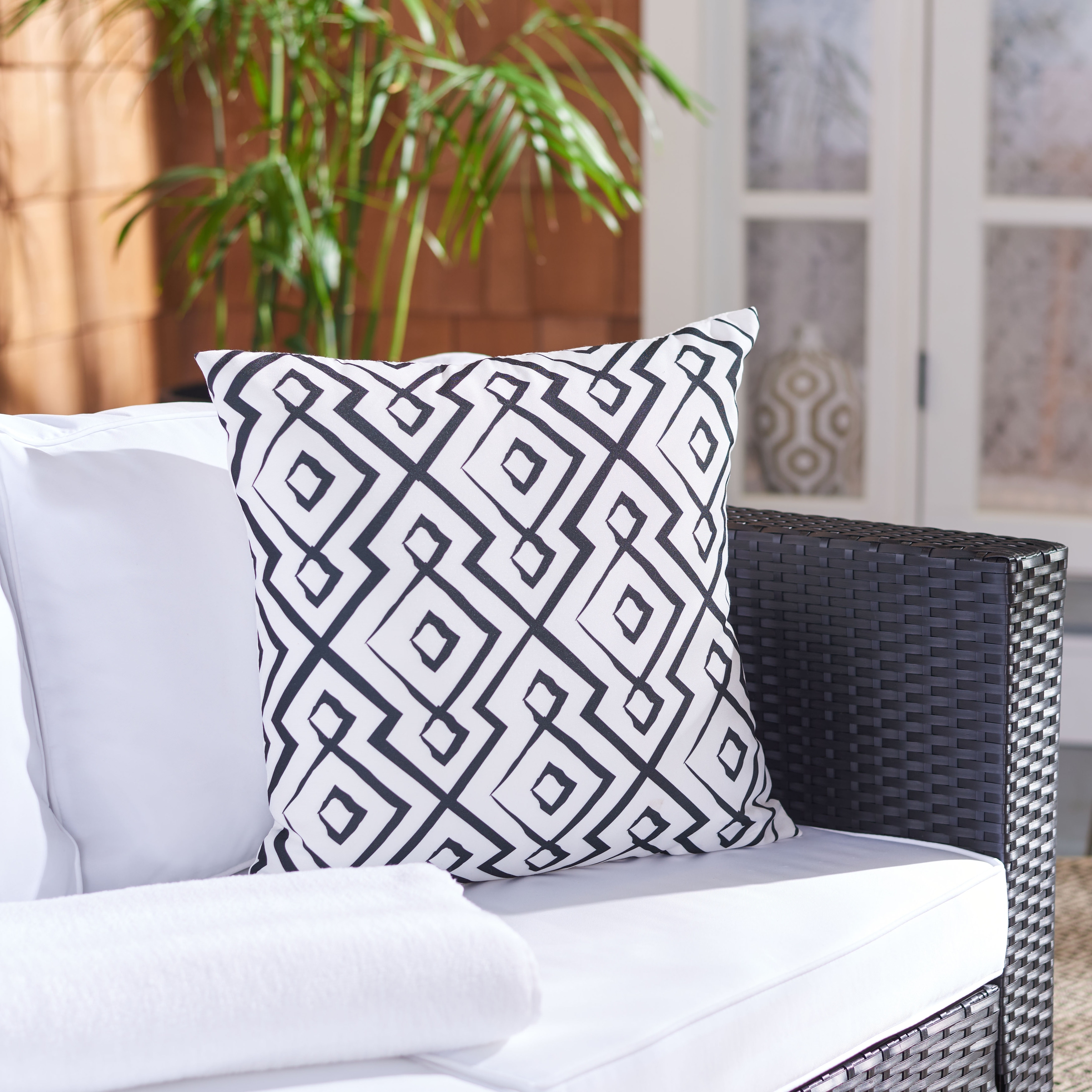 SAFAVIEH Siive 18-inch Outdoor Pillow