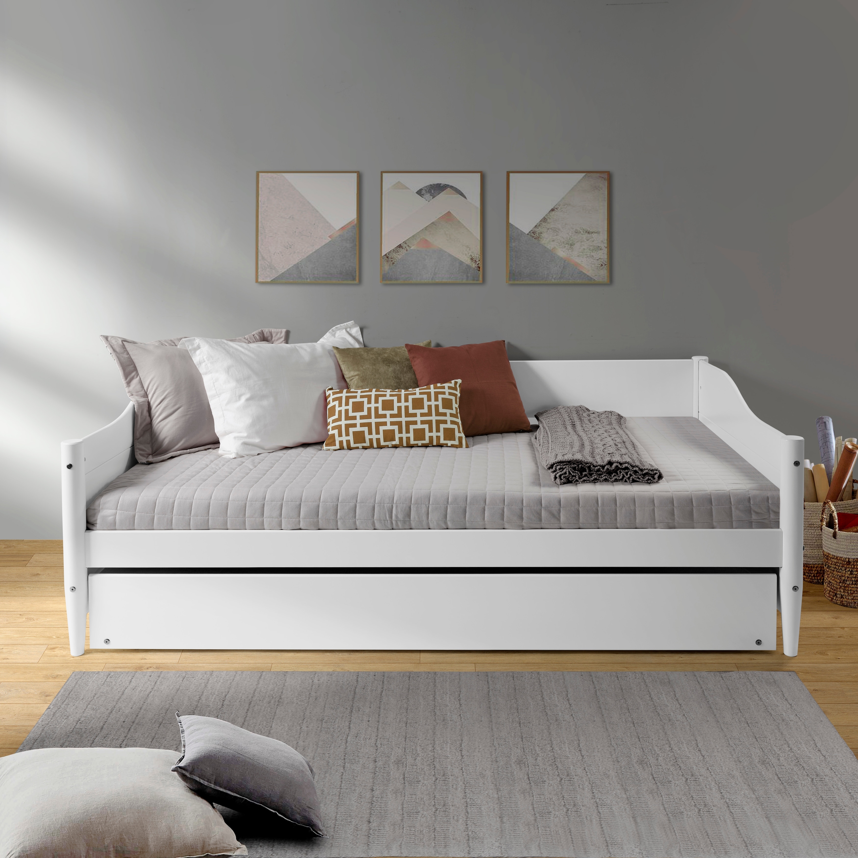 Mid Century Classic Twin Size Day Bed with Trundle