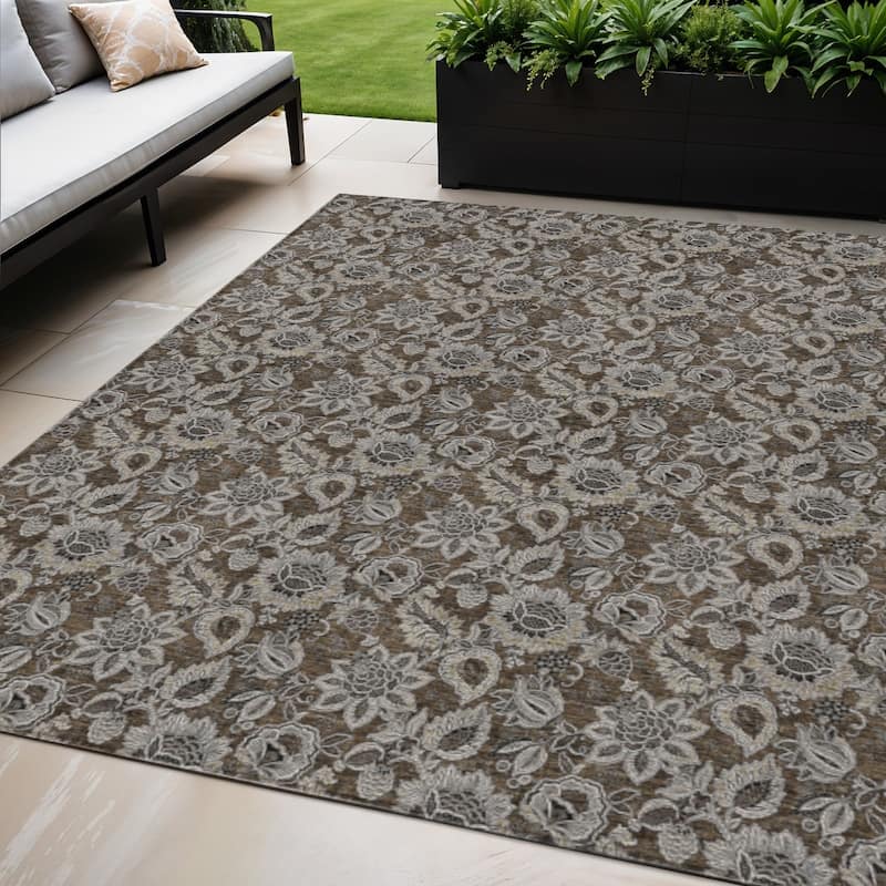 HomeRoots Floral Transitional Rectangle Outdoor Rug - 5' X 8'