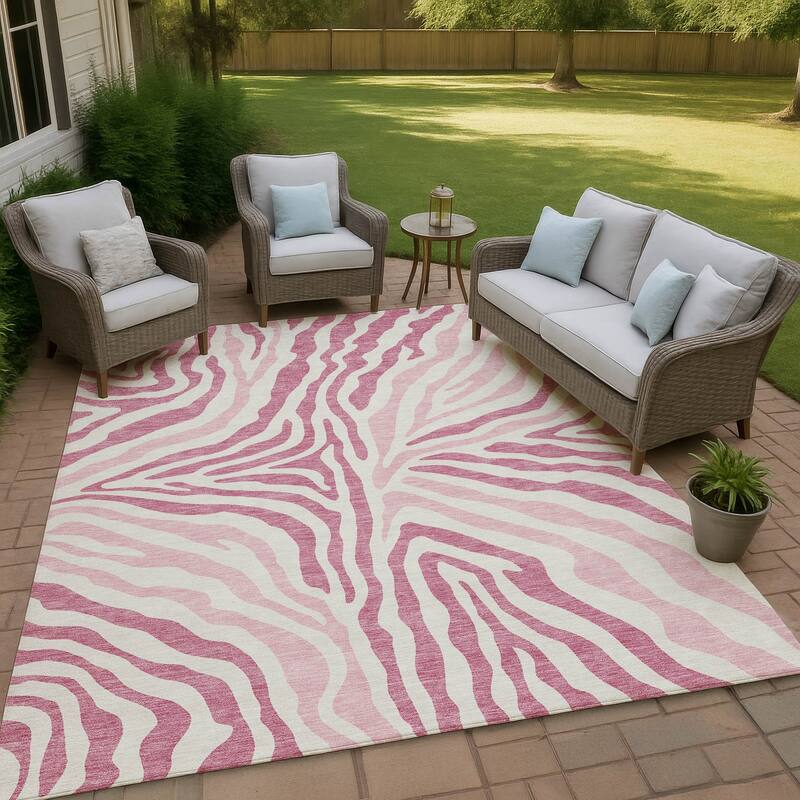 Machine Washable Indoor/ Outdoor Modern Prints Chantille Rug - Pink - 5' x 7'6"
