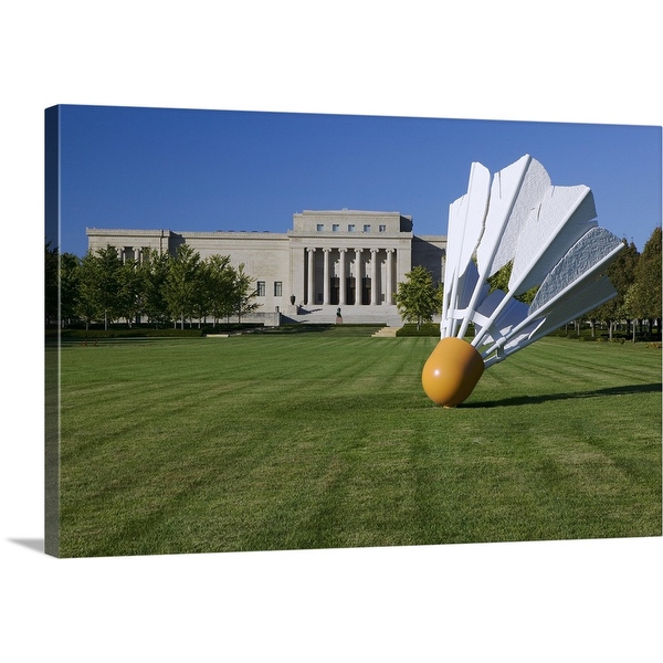 Gaint shuttlecock sculpture in front of a museum Nelson Atkins