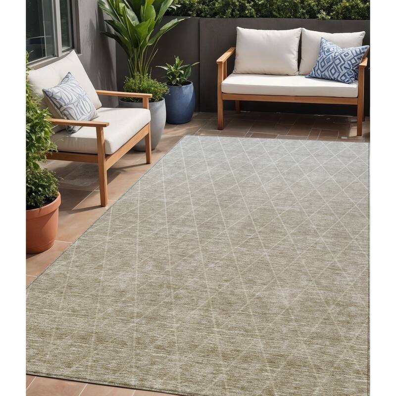 HomeRoots Geometric Transitional Rectangle Outdoor Rug - 5' X 8'