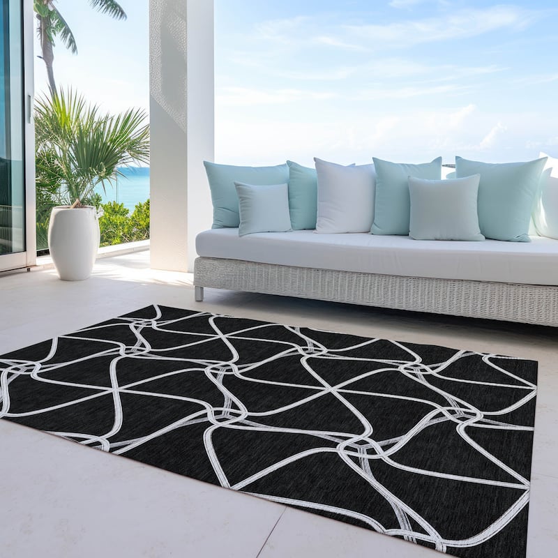 Machine Washable Indoor/ Outdoor Contemporary Links Chantille Rug - Black - 8' x 10'