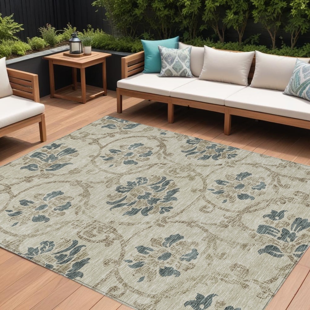 HomeRoots Floral Traditional Rectangle Outdoor Rug
