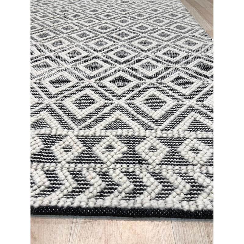 Ivory and Black Contemporary Geometric Durrie Kilim Area Rug - Modern and Chic Design