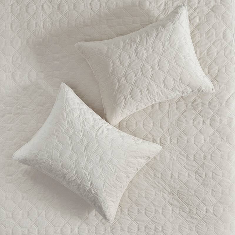 Madison Park Emery 3 Piece Velvet Quilt Set