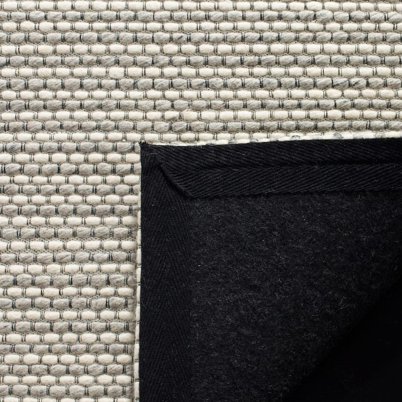 SAFAVIEH Handmade Natura Refiqe Wool Rug