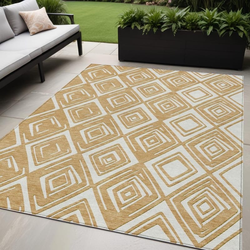 HomeRoots Geometric Transitional Rectangle Outdoor Rug - 5' X 8'