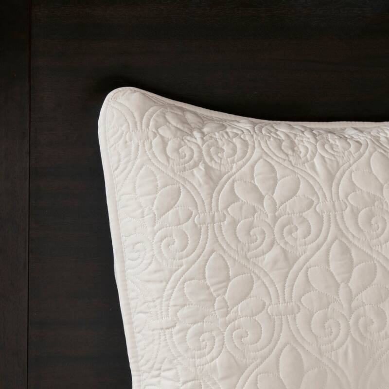 Madison Park Mansfield Reversible Oversized 3-piece Solid Texture Bedspread Quilt Set with Matching Shams