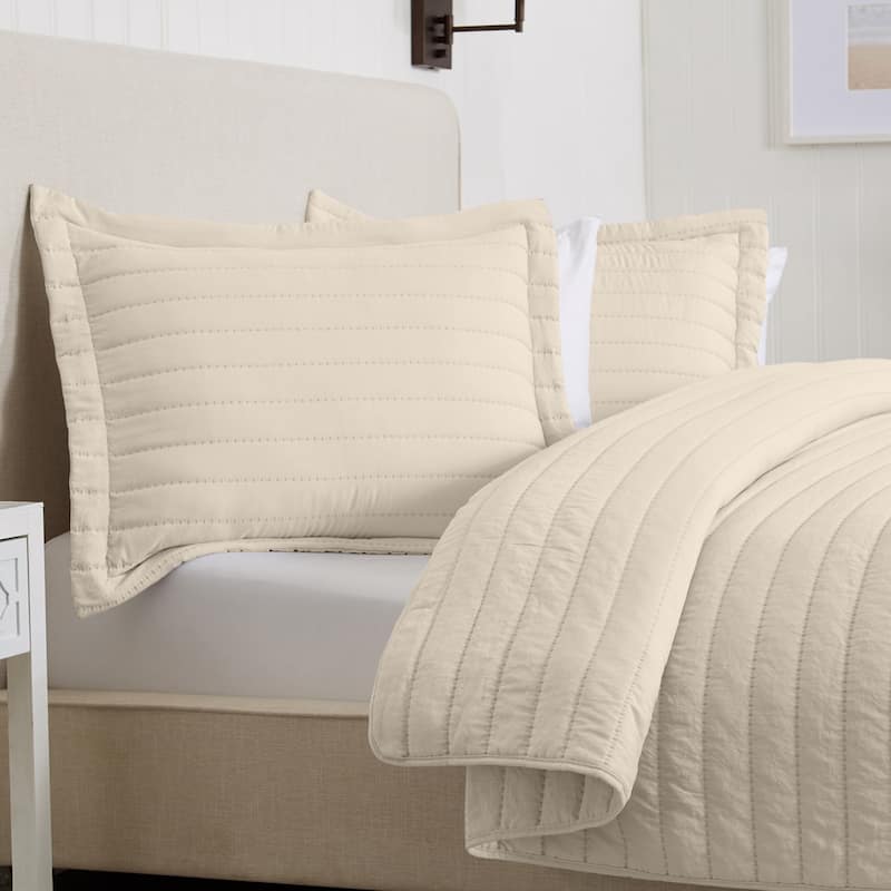 Luxurious Channel Stitch Microfiber Quilt Set With Shams