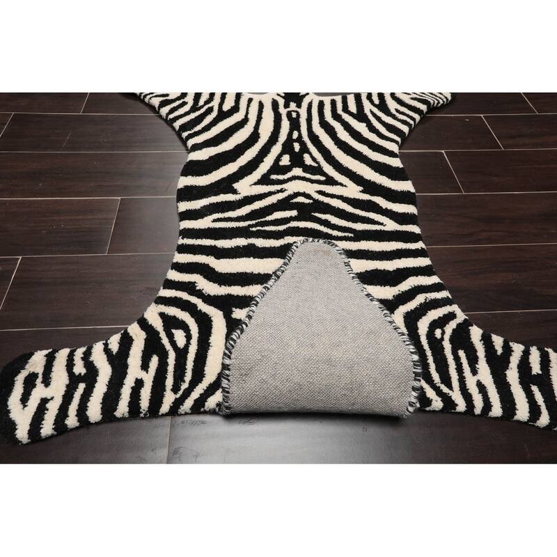 Hand Tufted Hand Made Wool Novelty Oriental Area Rug Black, White - 3' x 5'