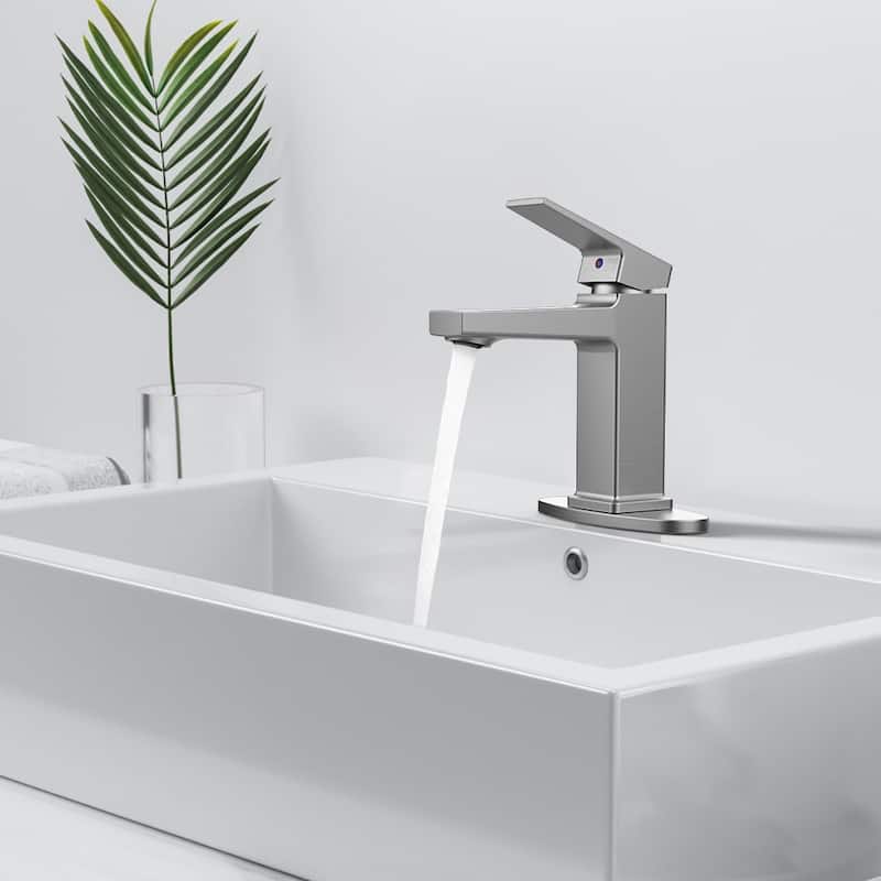 Single Handle Bathroom Vanity Sink Faucet with Removable Aerator, Splash Proof, Anti Fingerprint, Anti Corrosion, Anti Rust - White