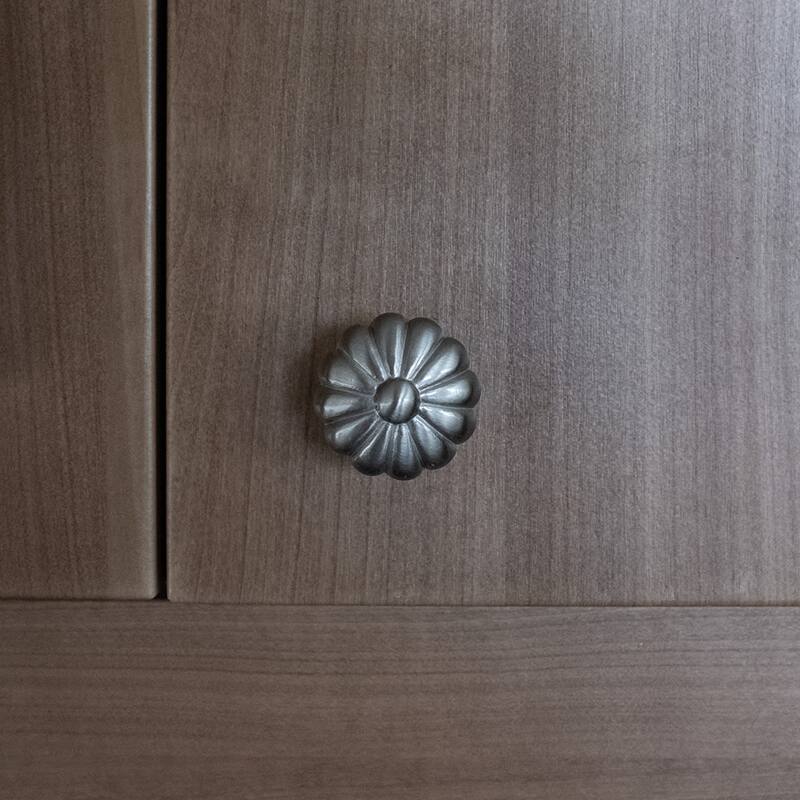 RK International CK 3248 Large Melon 1-1/2" Solid Metal Flower