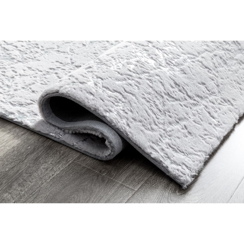 Chryso Collection Abstract Faux-Fur Rug with Foil