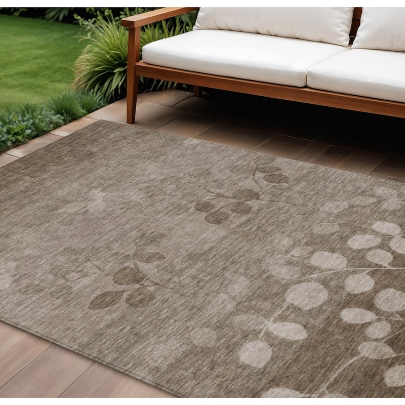 HomeRoots Floral Transitional Rectangle Outdoor Rug - 8' X 10'