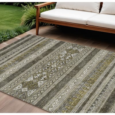 HomeRoots Southwestern Transitional Rectangle Outdoor Rug