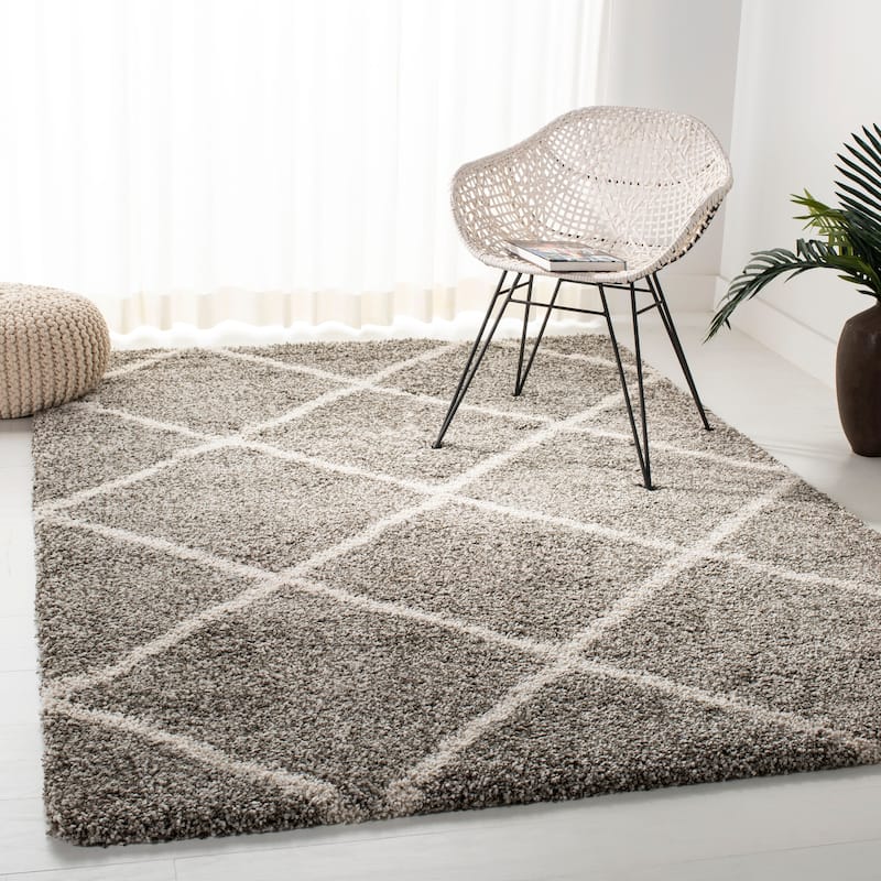 SAFAVIEH Hudson Shag Estella Diamond Trellis 2-inch Thick Rug - 5'3" x 7'6" - Grey/Ivory - Rectangle