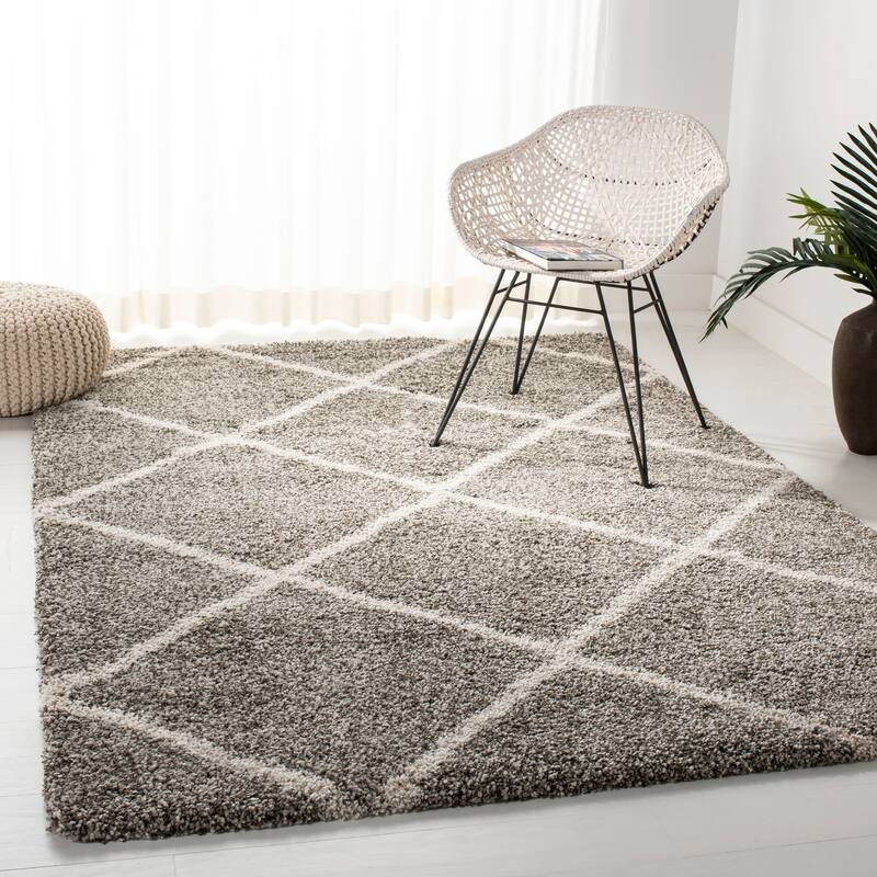 SAFAVIEH Hudson Shag Estella Diamond Trellis 2-inch Thick Rug - 3' x 5' - Grey/Ivory