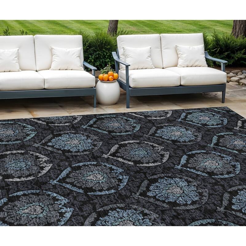 HomeRoots Medallion Transitional Rectangle Outdoor Rug - 10' X 14'