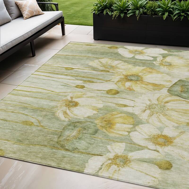 HomeRoots Floral Transitional Rectangle Outdoor Rug - 5' X 8'