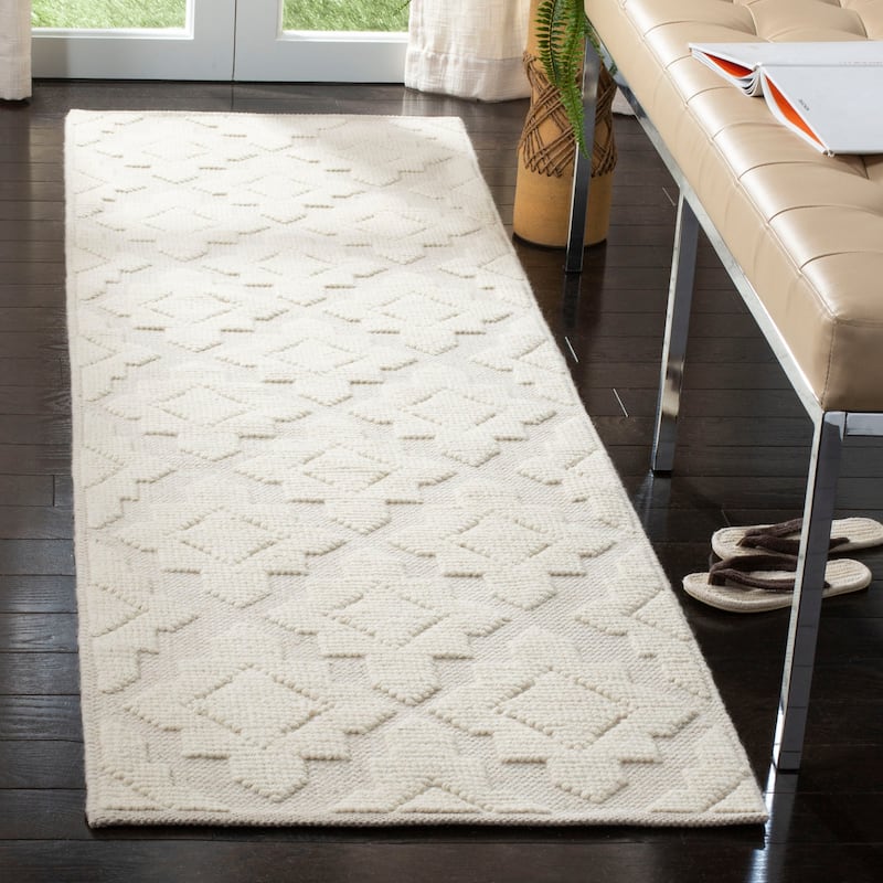 SAFAVIEH Handmade Vermont Llinos Wool Rug - 2'3" x 8' Runner - Ivory