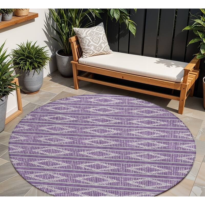 HomeRoots Geometric Transitional Rectangle Outdoor Rug - 8' Round