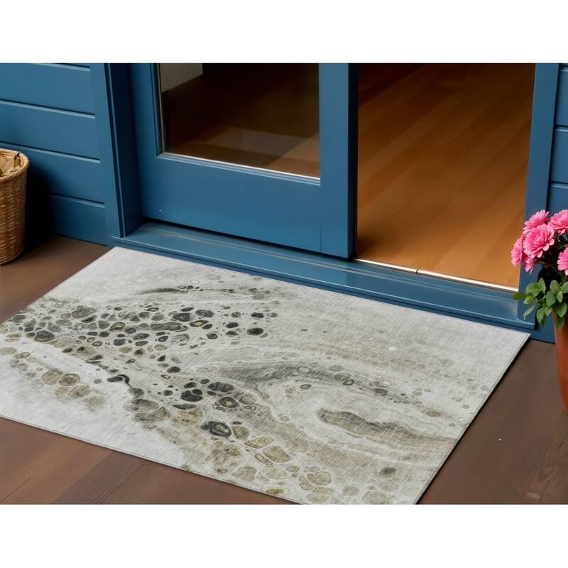 HomeRoots Abstract Transitional Rectangle Outdoor Rug - 3' x 5'
