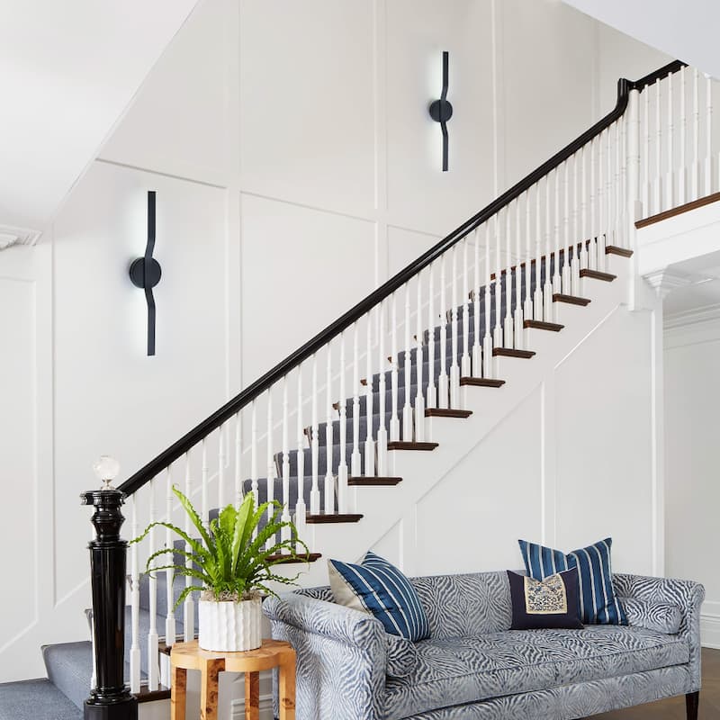 Modern Matte Black LED Wall Sconce with Linear Triac Dimmable Light