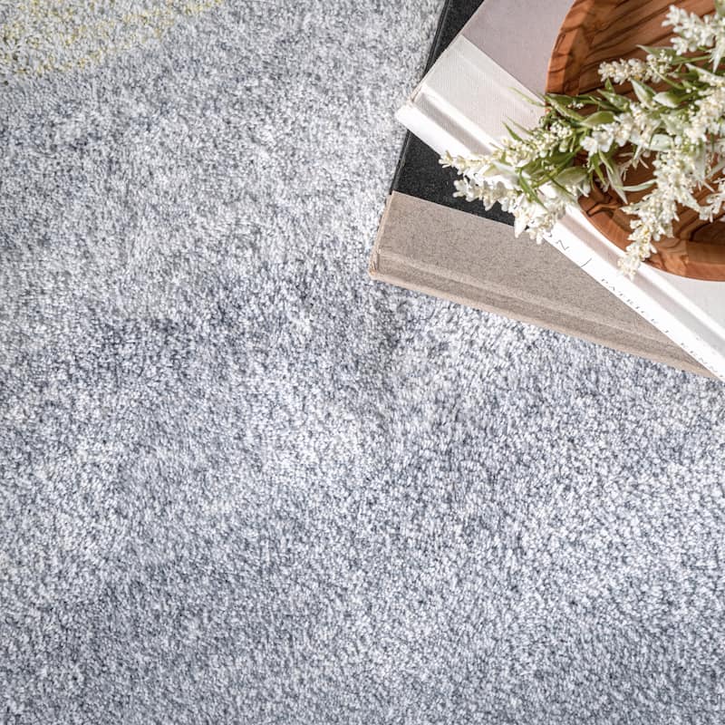 Nuloom Handmade Soft and Plush Ombre Shag Rug