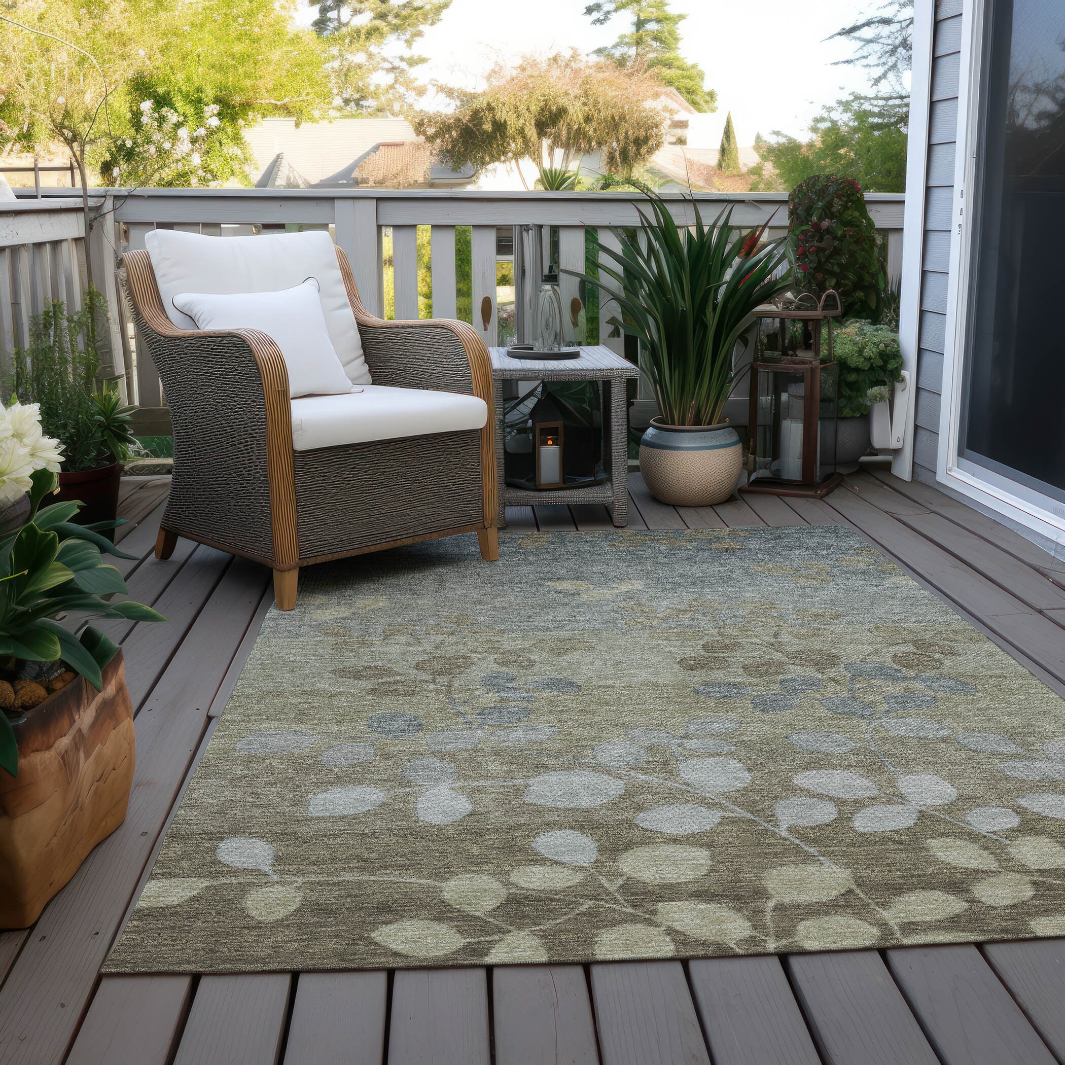 Machine Washable Indoor/ Outdoor Ombre Floral Chantille Rug
