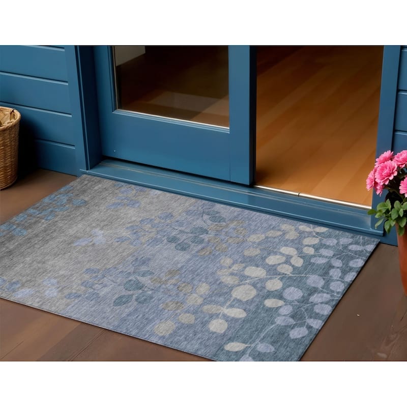 HomeRoots Floral Transitional Rectangle Outdoor Rug - 3' x 5'