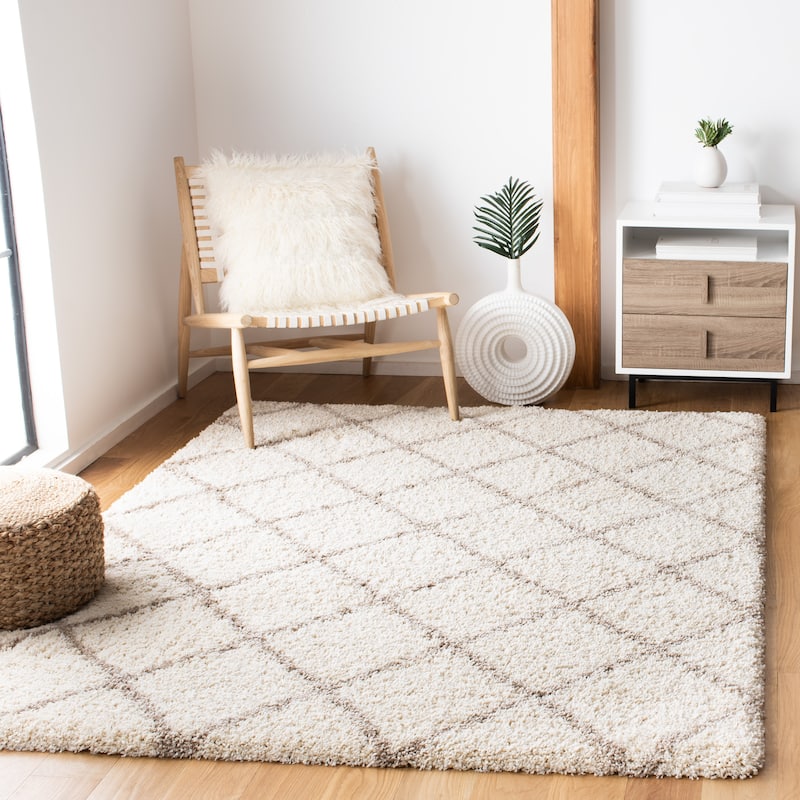 SAFAVIEH Hudson Shag Sherree Trellis 2-inch Thick Rug - 4' x 6' - Ivory/Beige