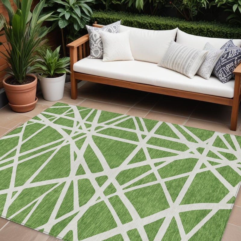 HomeRoots Geometric Transitional Rectangle Outdoor Rug - 10' X 14'