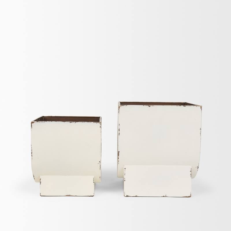 HomeRoots Set of Two White Metal 20 Ounce Rectangular Pot Planters - 9.45 in. x 11.02 in. x 9.45 in.