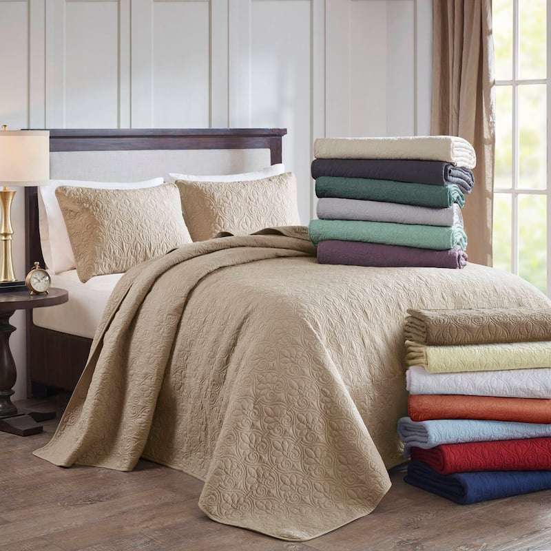 Madison Park Mansfield Reversible Oversized 3-piece Solid Texture Bedspread Quilt Set with Matching Shams