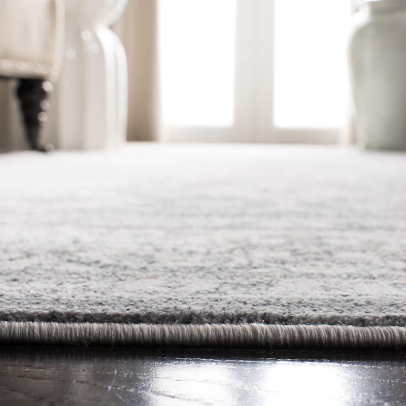 SAFAVIEH Isabella Minola Traditional Oriental Rug